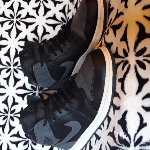 Air Jordan 1 (Black/Dark Gray/Summit White)